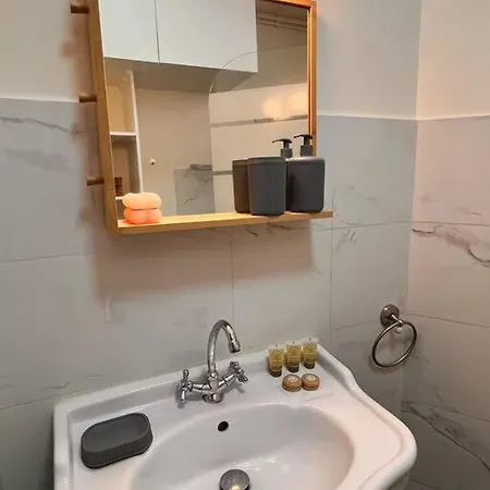 Cozy Flat In Paris