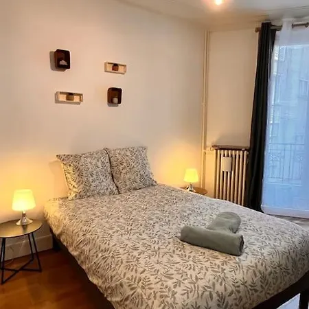 Apartment Cozy Flat In Paris